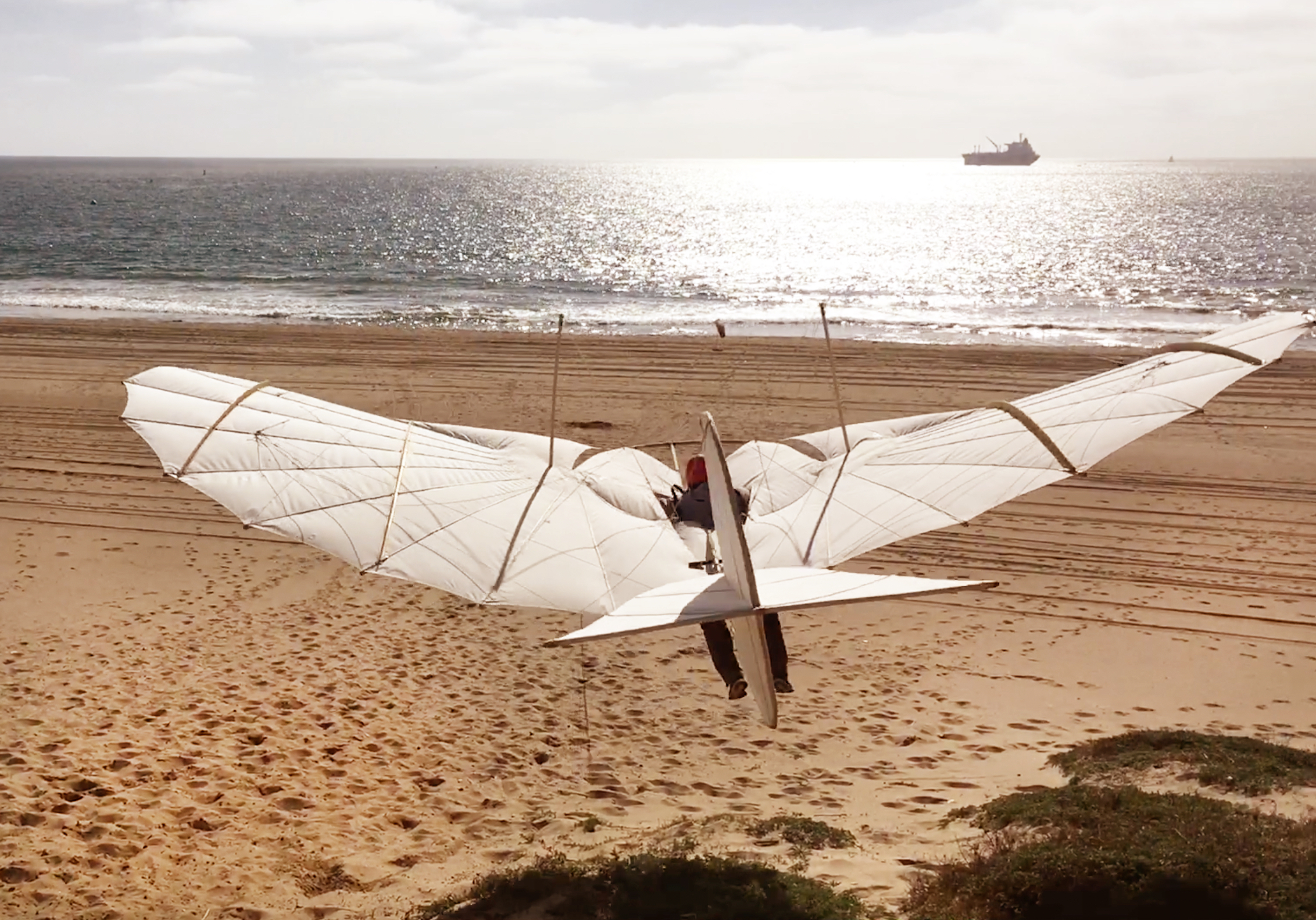 Andy Beem flying the Otto Lilienthal glider at Dockweiler State Beach